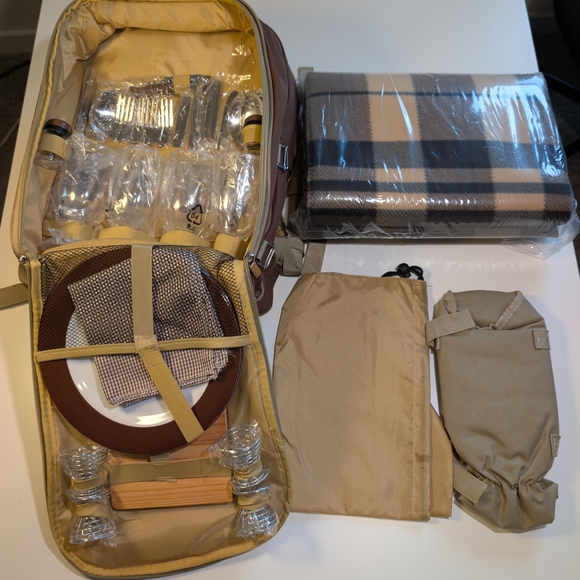 Kitchen Supreme Other - Kitchen Supreme 4-Person Picnic Backpack Set Insulated w/ Blanket & Wine Holder